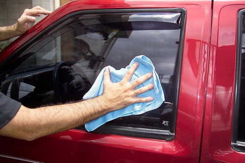 Cómo limpiar el coche por dentro - Autolavado Entenza