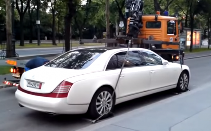 Maybach 62S Failed towed away too heavy YouTube