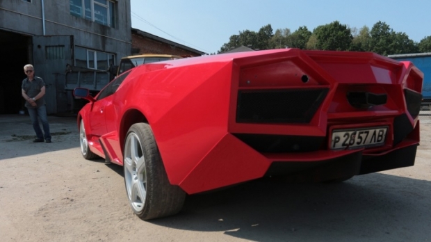 Un ucraniano construye su propio Lamborghini Reventon -
