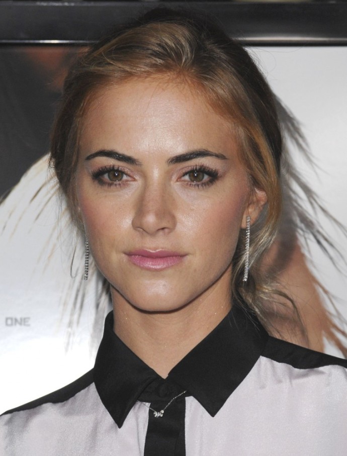 emily-wickersham-premiere-gone-01