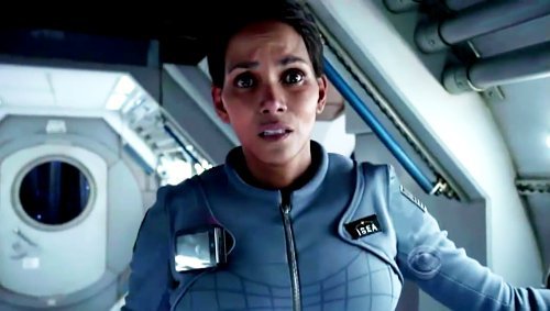 extant-promo-halle-berry-as-astronaut