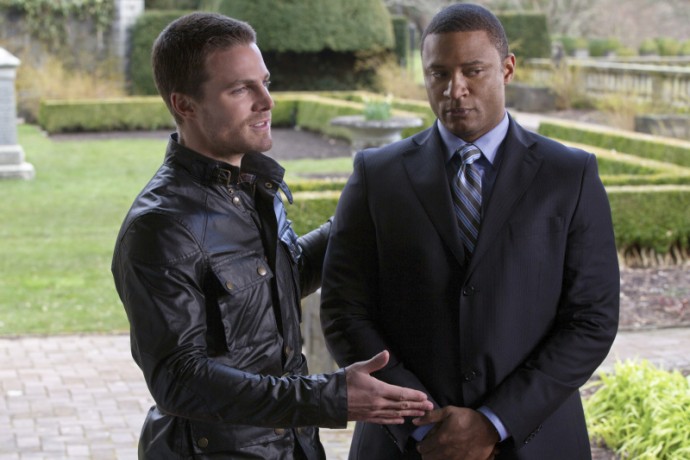 oliver-queen-stephen-amell-and-john-diggle-david-ramsey-116396