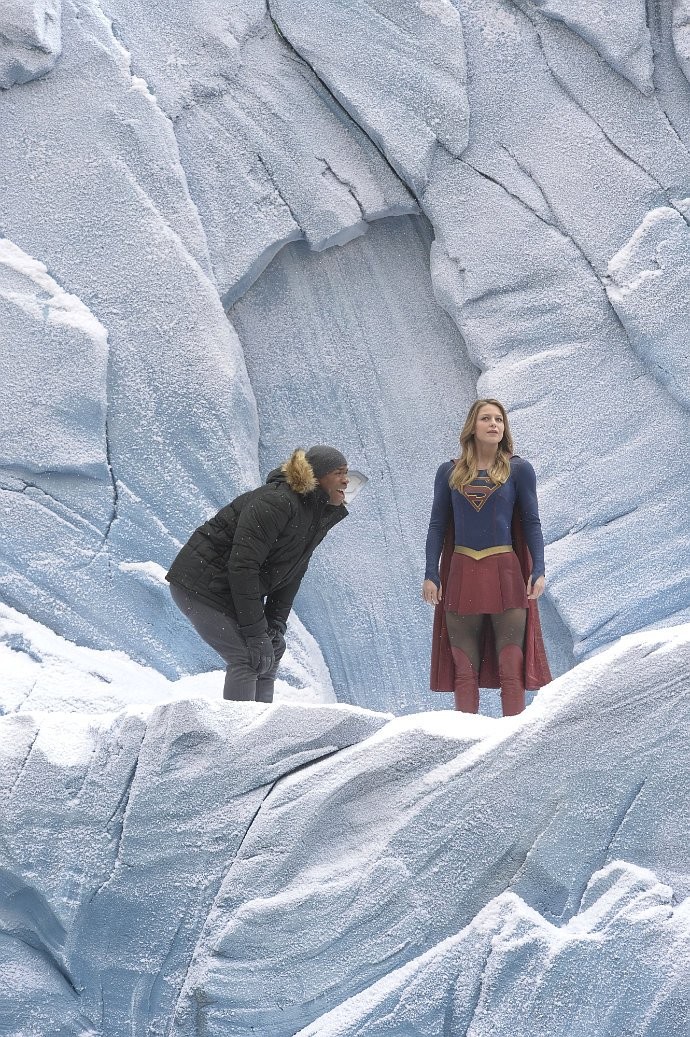 news-00094533-supergirl-in-superman-s-fortress-of-solitude-01