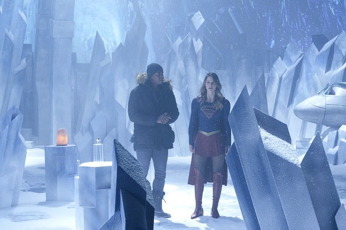 supergirl-travels-to-superman-s-fortress-of-solitude-1-15