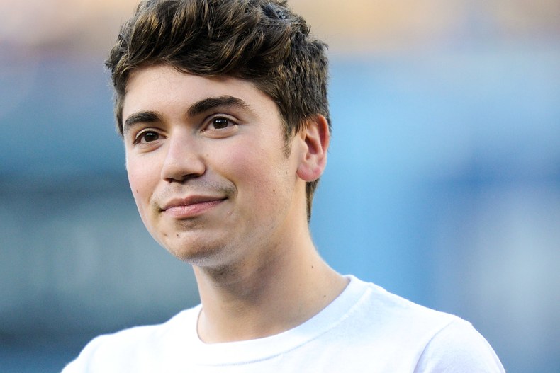 Next photo of Noah Galvin