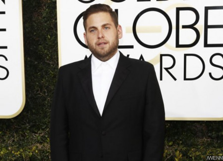 jonah-hill-looks-unrecognizable-with-braids-and-tattoos-on-maniac-set