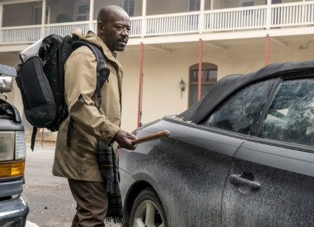 morgan-looks-tensed-in-first-look-photos-of-fear-and-the-walking-dead-crossover