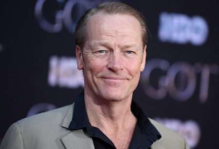 Iain Glen será Bruce Wayne en la segunda temporada de Titans - Series  Adictos